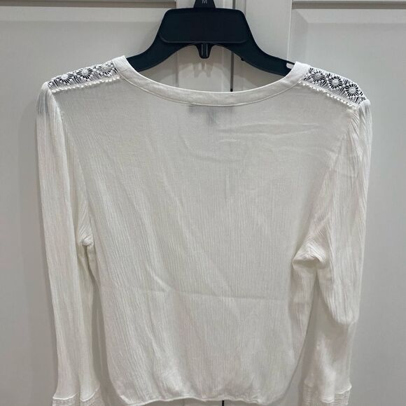 Lulu's White Fitted Embellished Blouse EUC - Picture 2 of 8